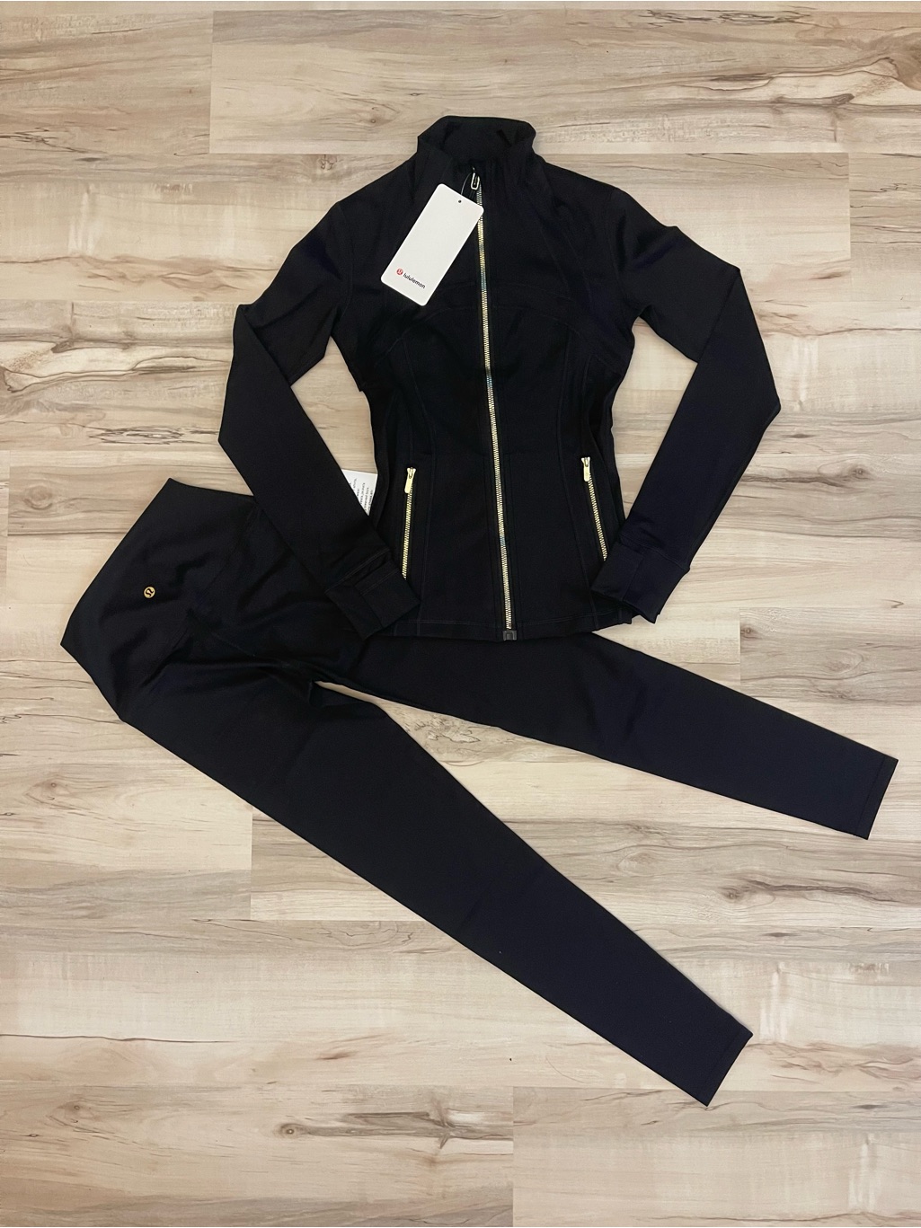 Women’s Lululemon Set Black Gold Zipper Size Small